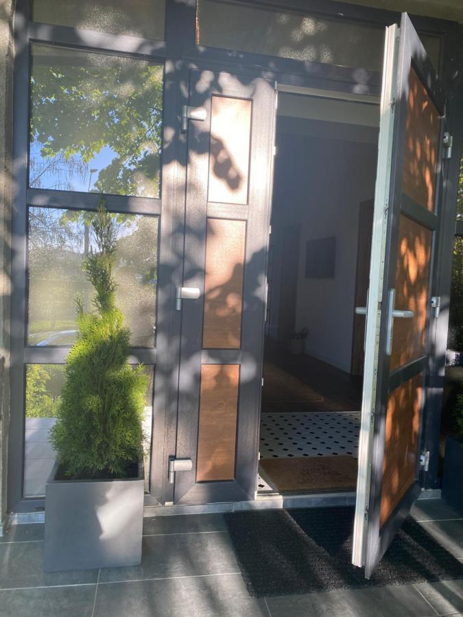 Sarah Home Hunedoara Exteriör bild